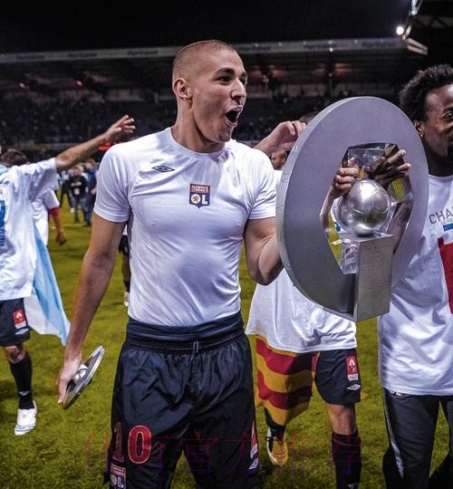 本泽马时隔122场比赛再次染黄 上次还是2年半前